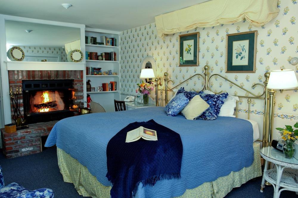 The Manor On Golden Pond Bed & Breakfast Holderness Exterior photo