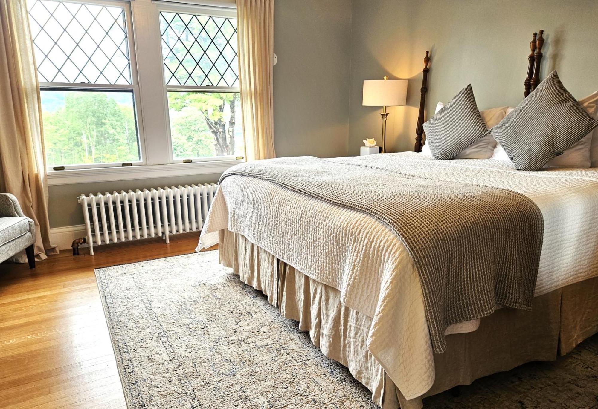 The Manor On Golden Pond Bed & Breakfast Holderness Exterior photo