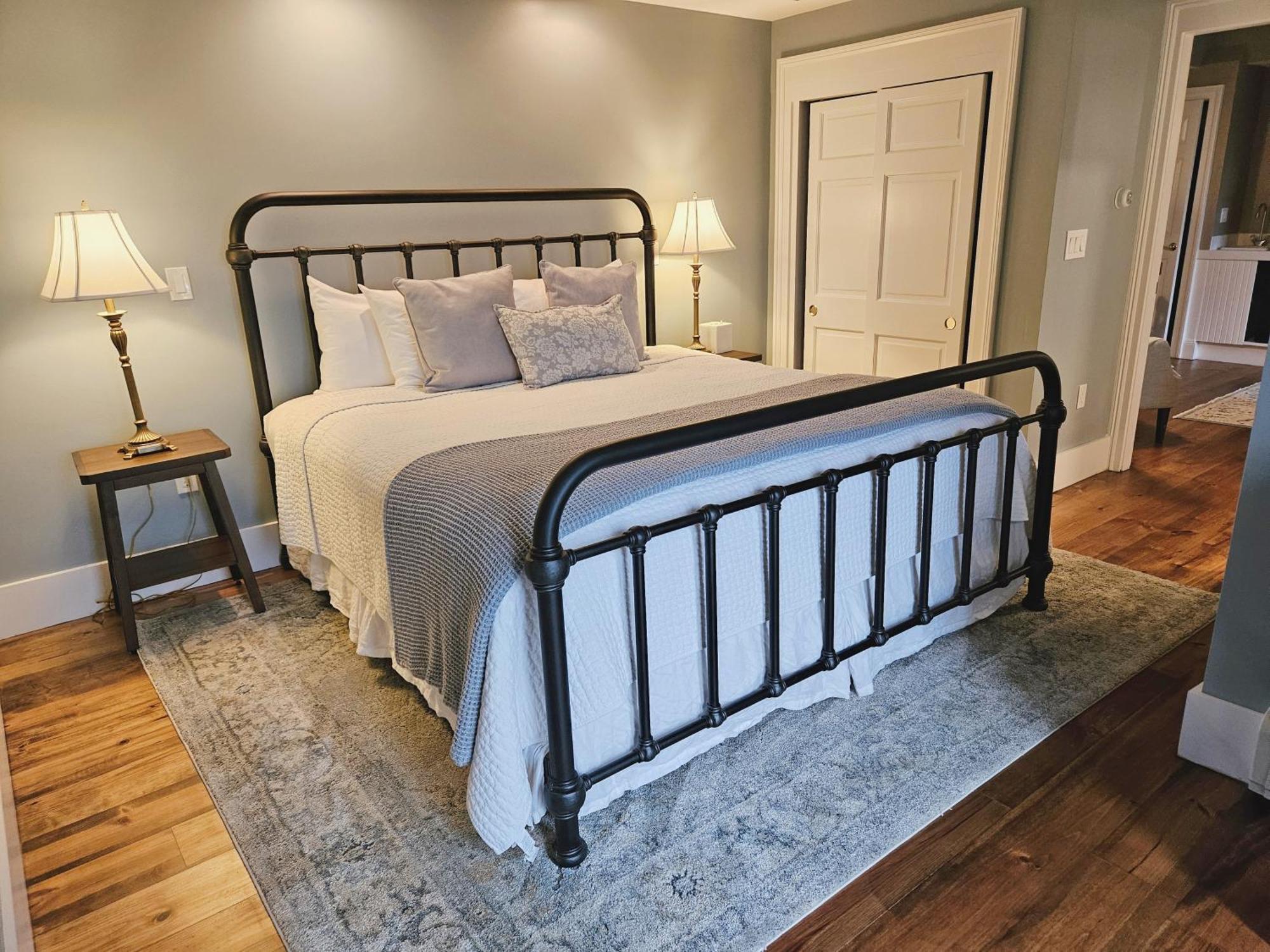 The Manor On Golden Pond Bed & Breakfast Holderness Exterior photo