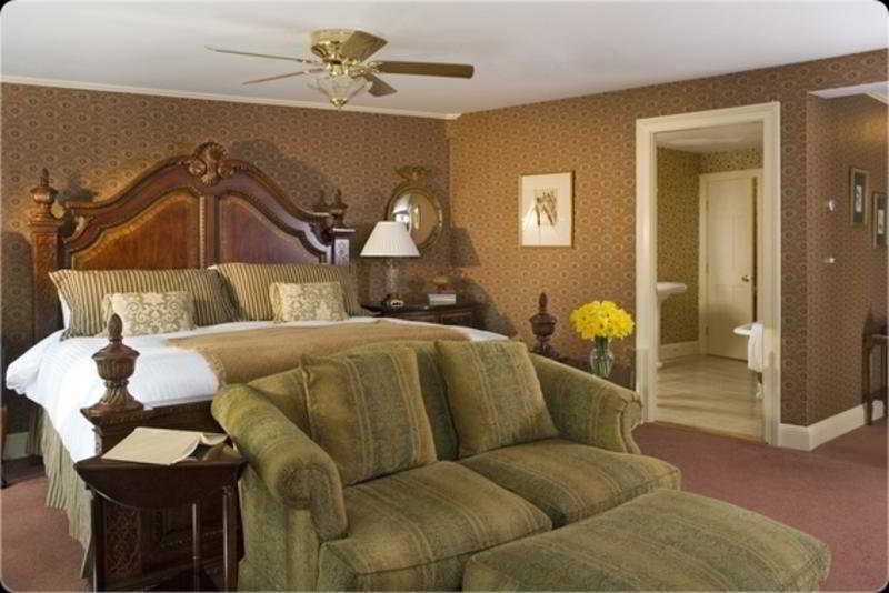 The Manor On Golden Pond Bed & Breakfast Holderness Exterior photo