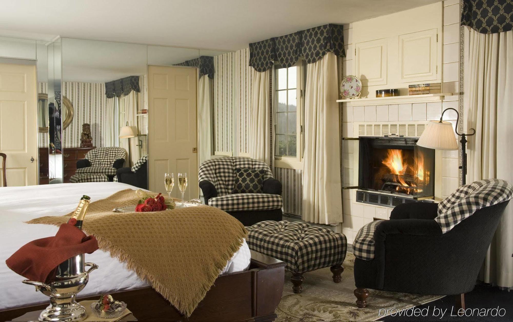 The Manor On Golden Pond Bed & Breakfast Holderness Exterior photo